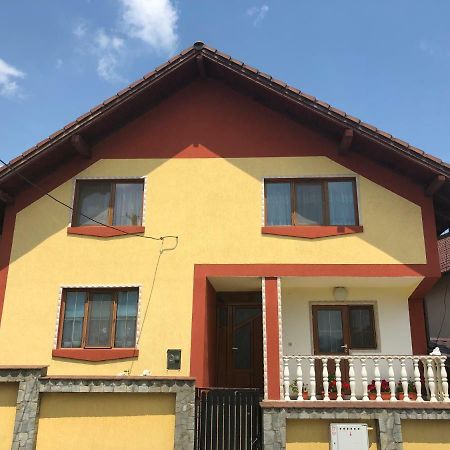 Готель Casa Flori Келіменешті Екстер'єр фото
