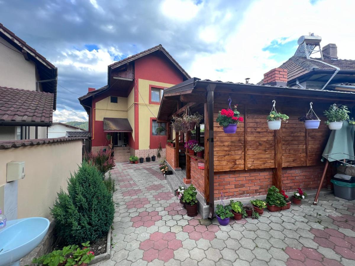 Готель Casa Flori Келіменешті Екстер'єр фото