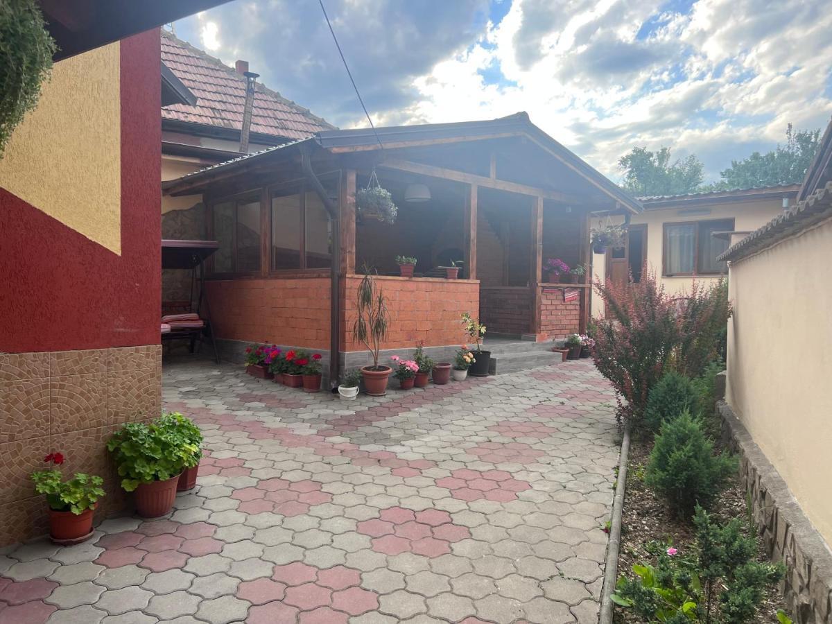 Готель Casa Flori Келіменешті Екстер'єр фото